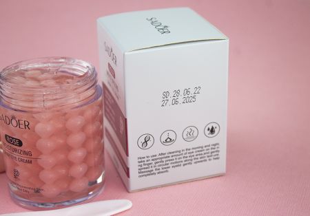 Увлажняющий крем для кожи вокруг глаз с Розой Sadoer Rose Moisturizing Shiny Eye Cream, 60 г